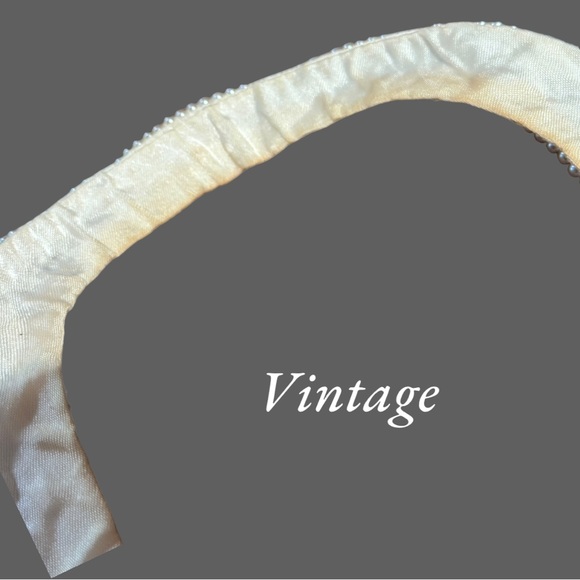 Vintage White Pearl and Grey Beaded Bib Collar (15") - Picture 11 of 12